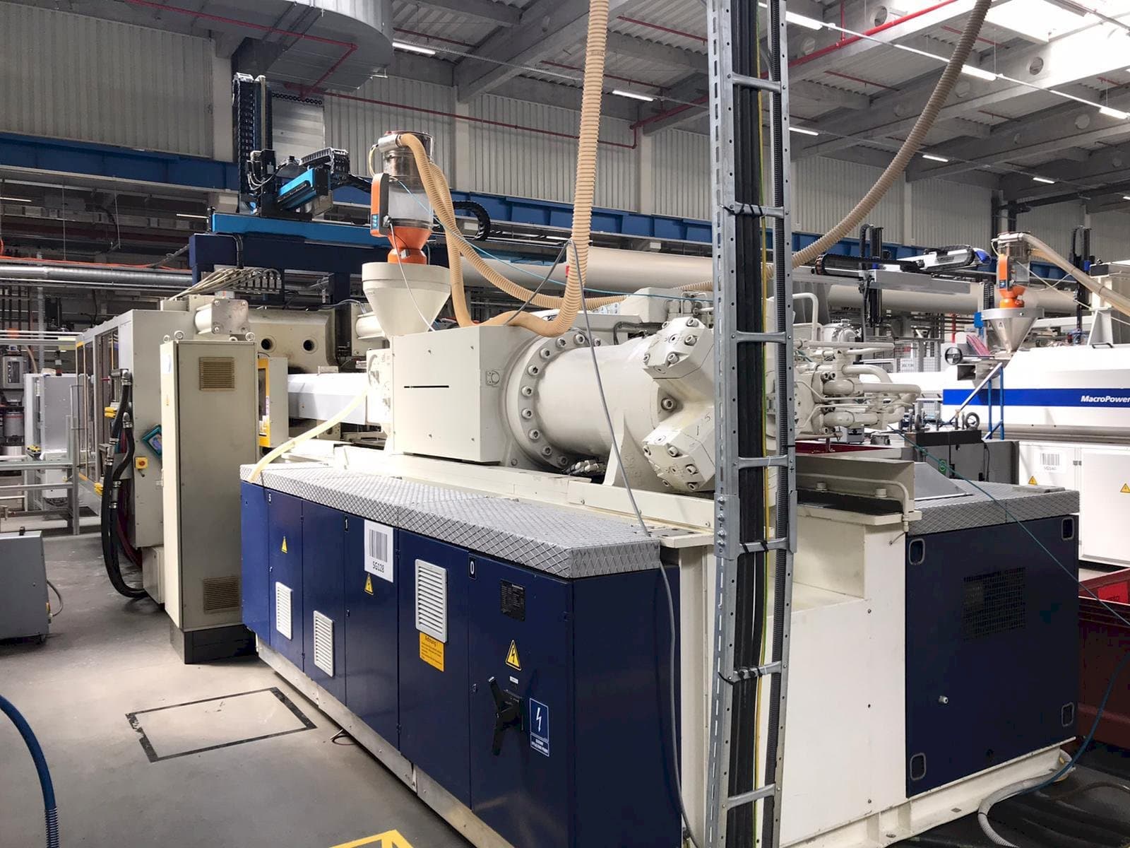 Vooraanzicht  van Krauss Maffei 800-8000 MC  machine