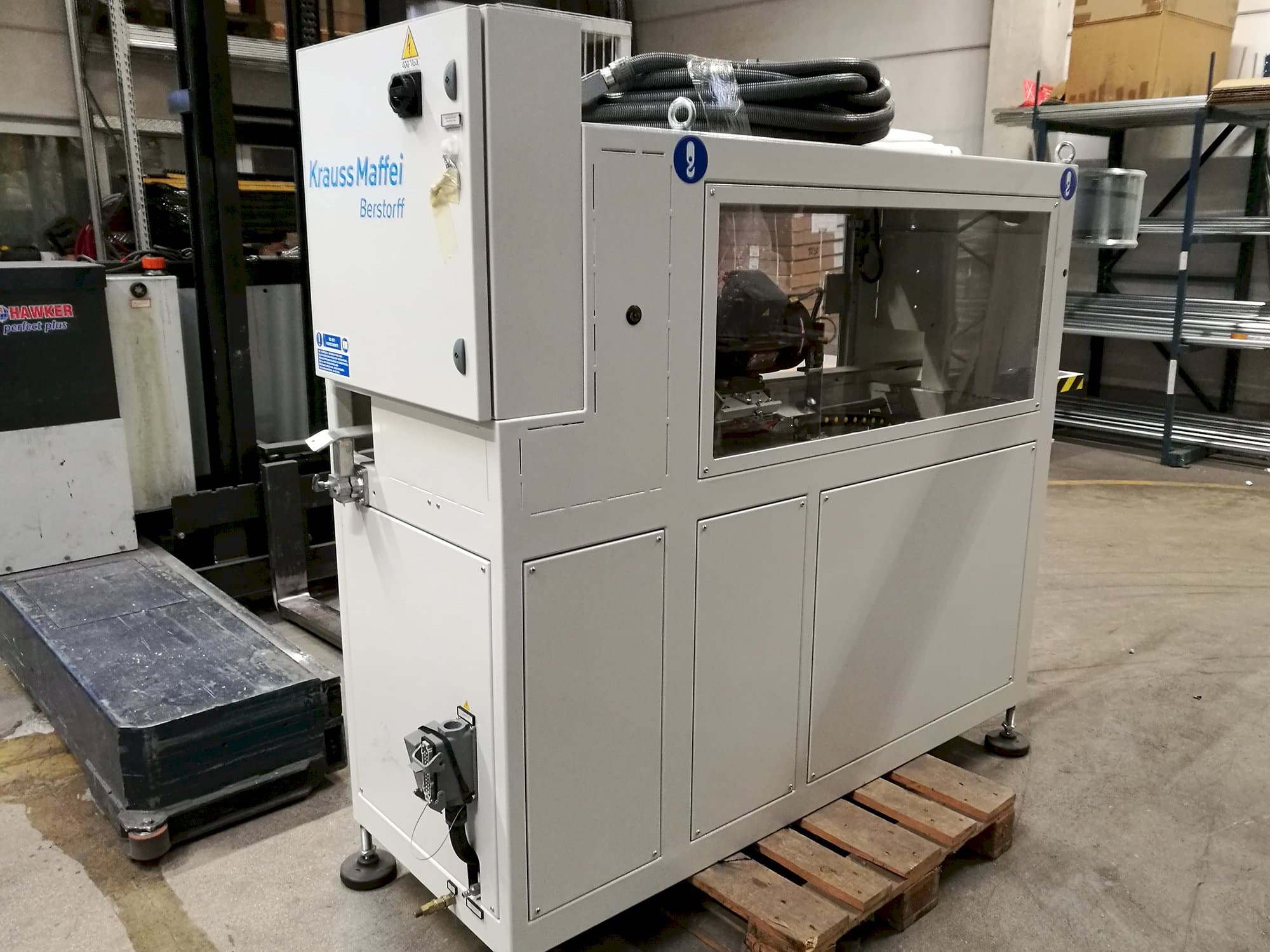 Links zicht  van Krauss Maffei TL 63 machine