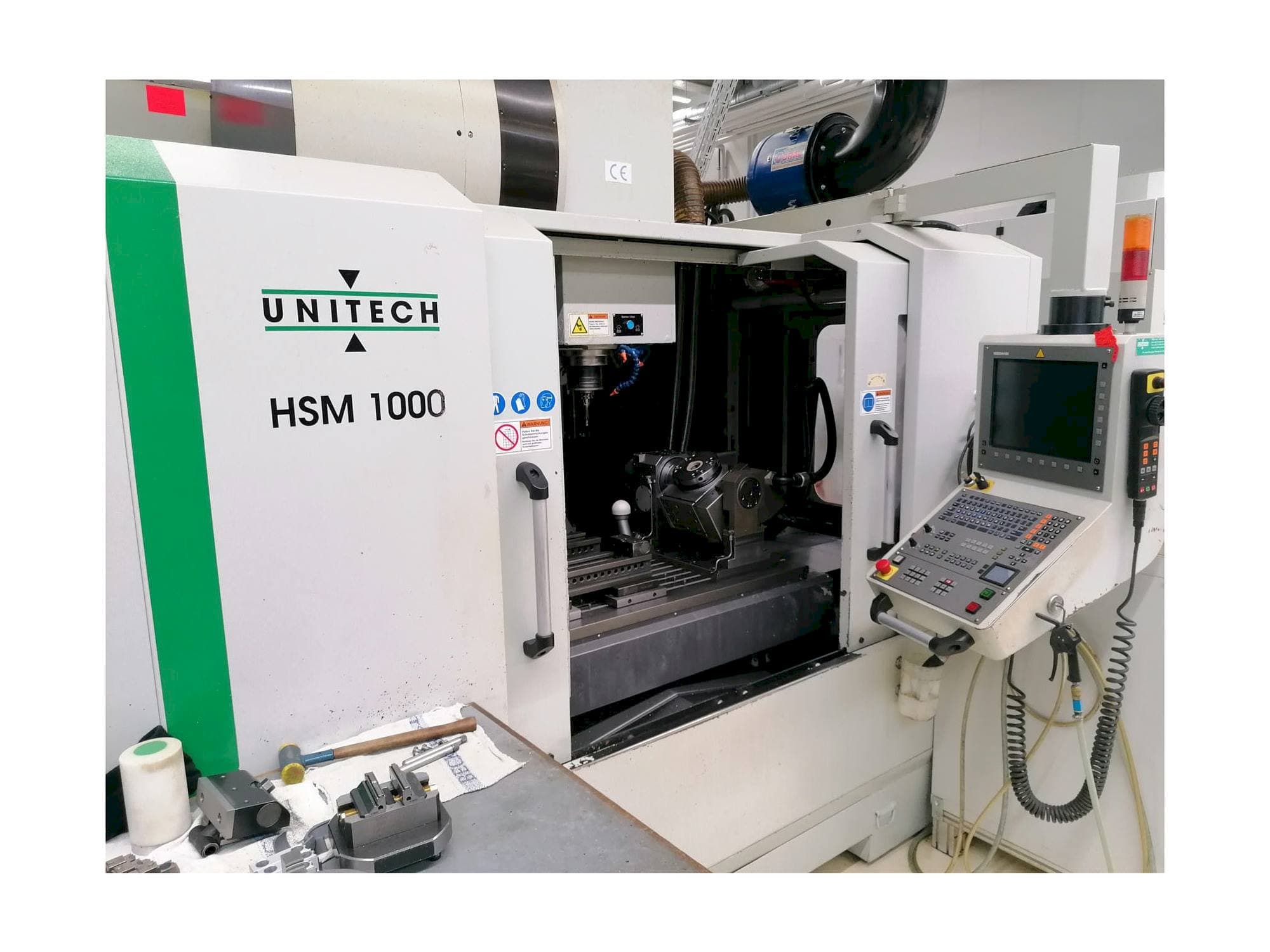 Vooraanzicht  van UNITECH HSM1000  machine