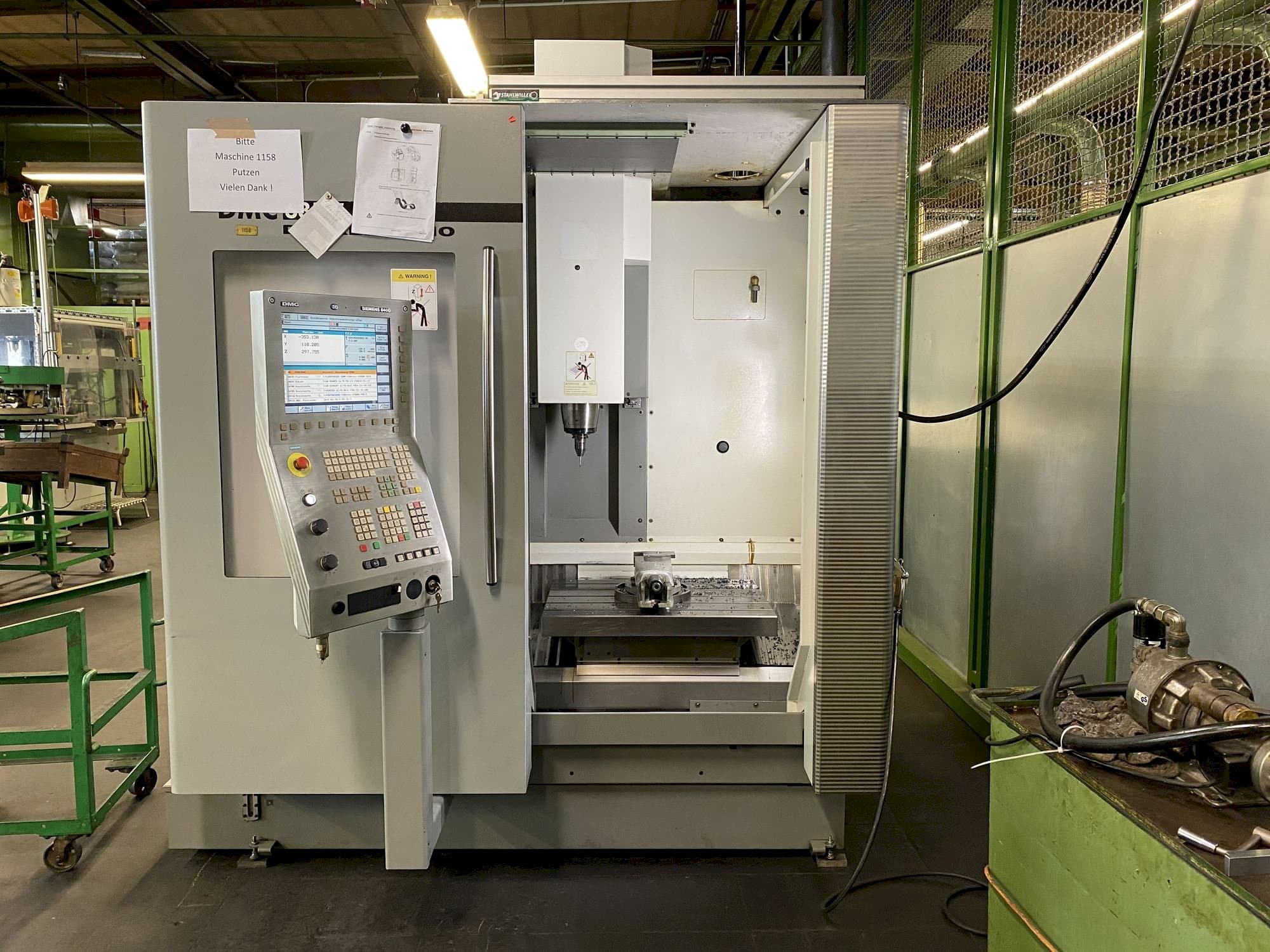 Vooraanzicht  van DECKEL MAHO DMC 635V  machine