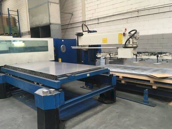 Vooraanzicht  van Trumpf Trumatic L3050  machine