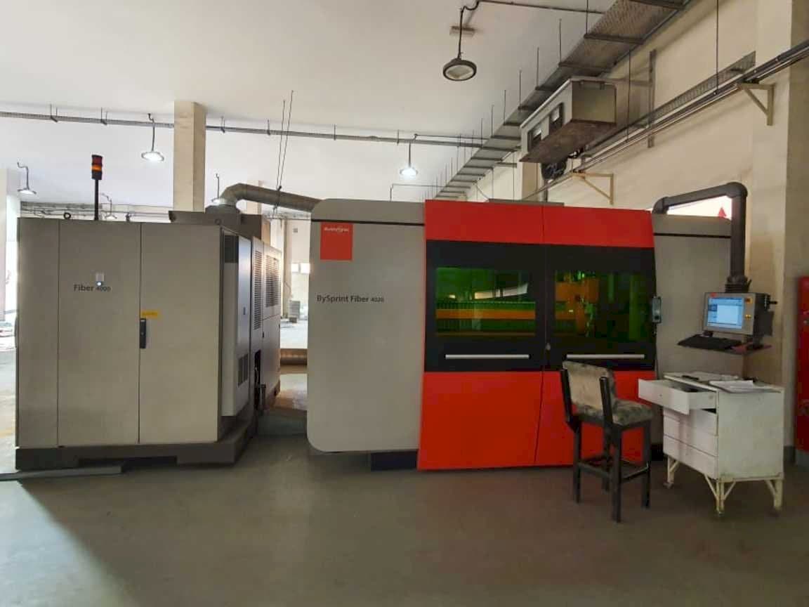 Vooraanzicht  van Bystronic BySprint Fiber 4020  machine
