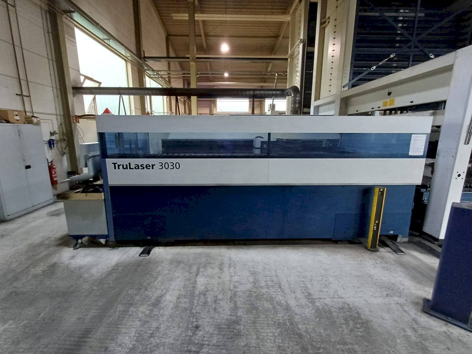 Vooraanzicht  van TRUMPF TruLaser 3030  machine