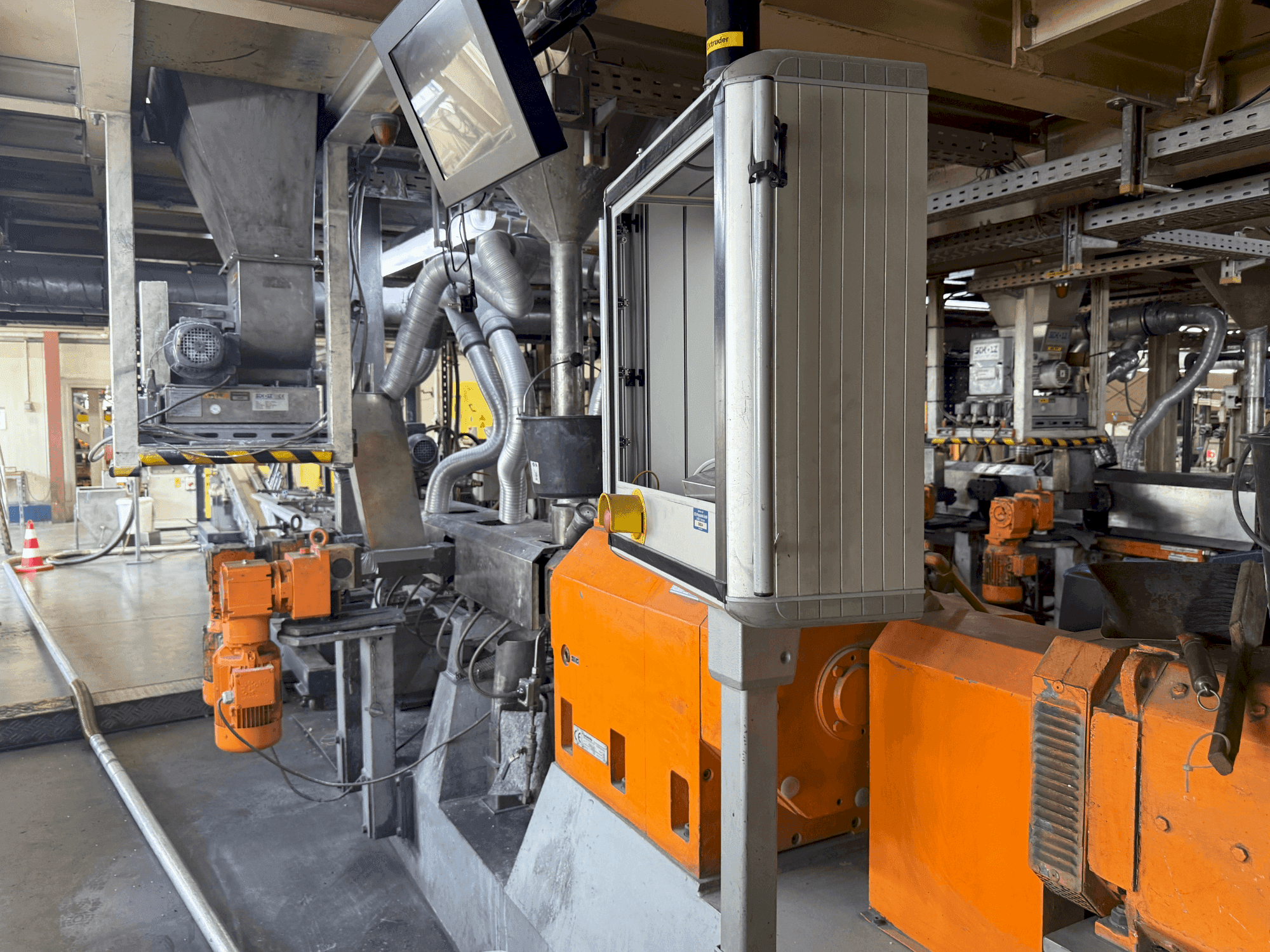 Linkerzijdeaanzicht  van Leistritz ZSE 50HP-40D  machine