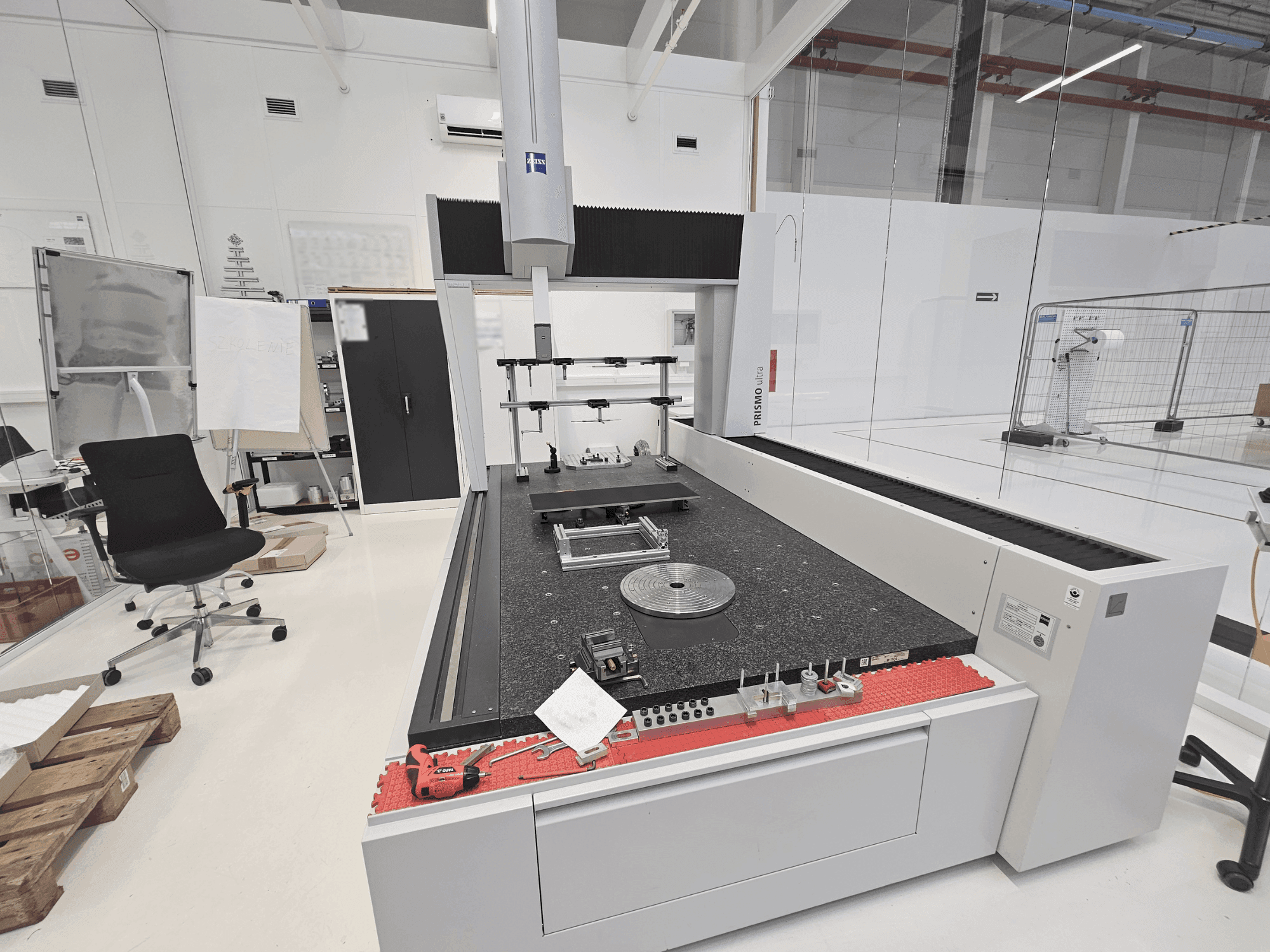 Vooraanzicht  van ZEISS PRISMO 12/24/10 ultra  machine