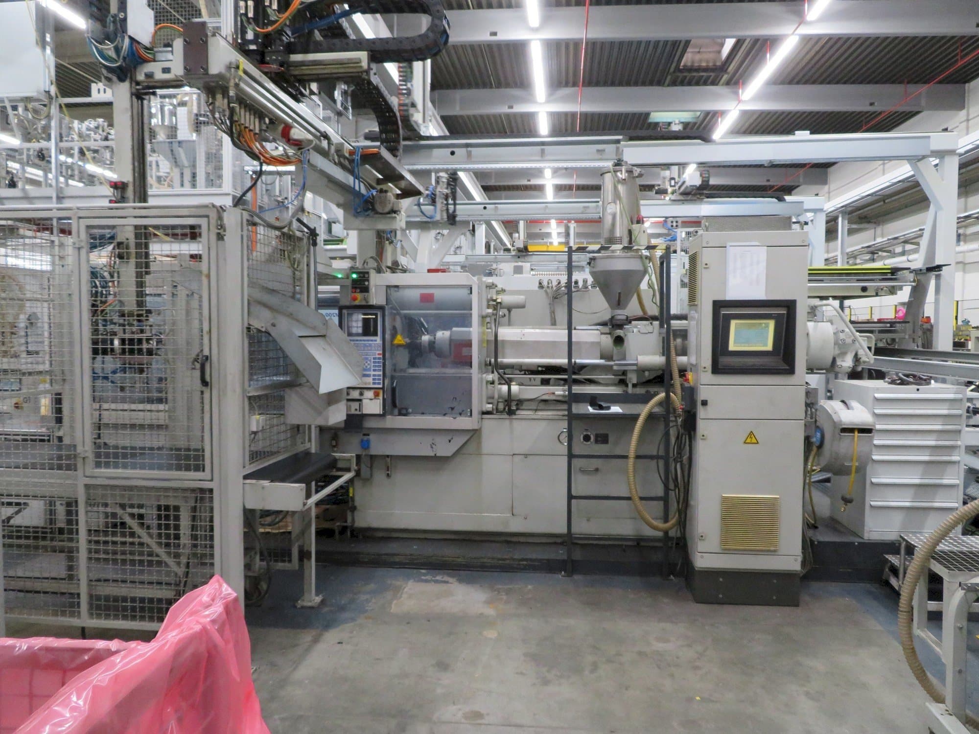 Vooraanzicht  van Krauss Maffei 200-1400 C2  machine