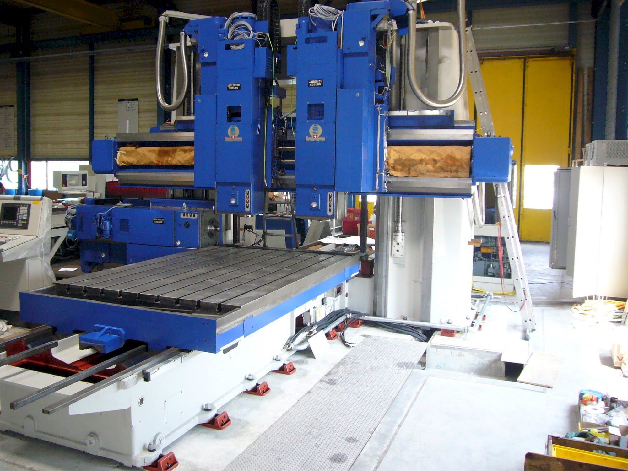 Vooraanzicht  van Waldrich Coburg  machine