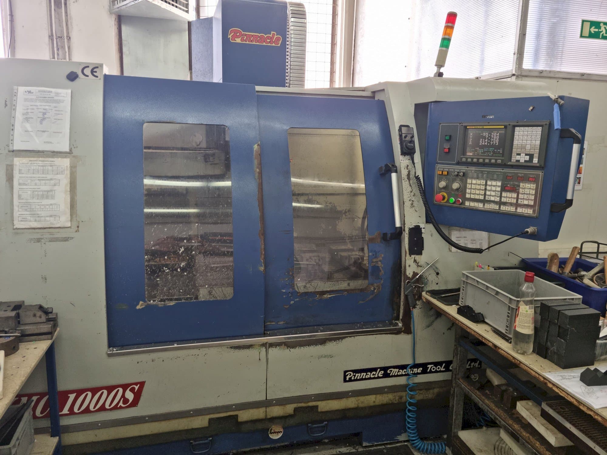 Vooraanzicht  van Pinnacle VMC1000S  machine