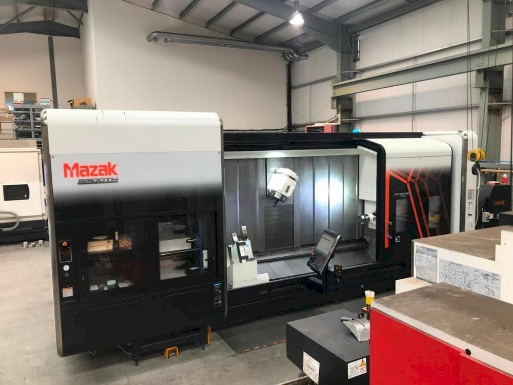 Vooraanzicht  van Mazak INTEGREX i-500  machine
