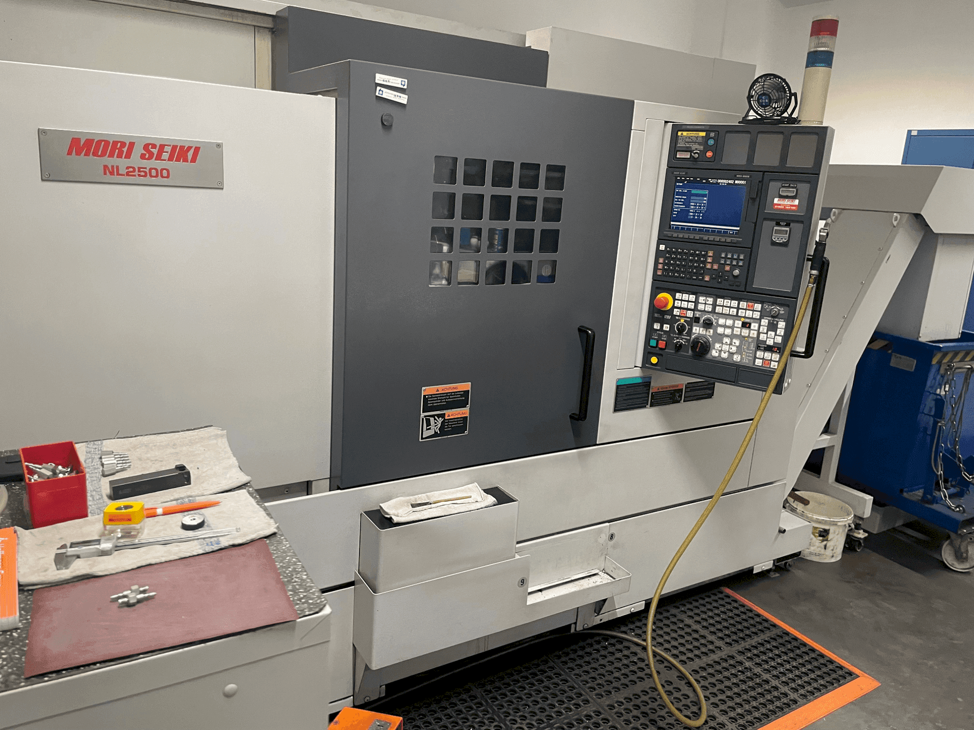 Vooraanzicht  van MORI SEIKI NL2500Y/700  machine