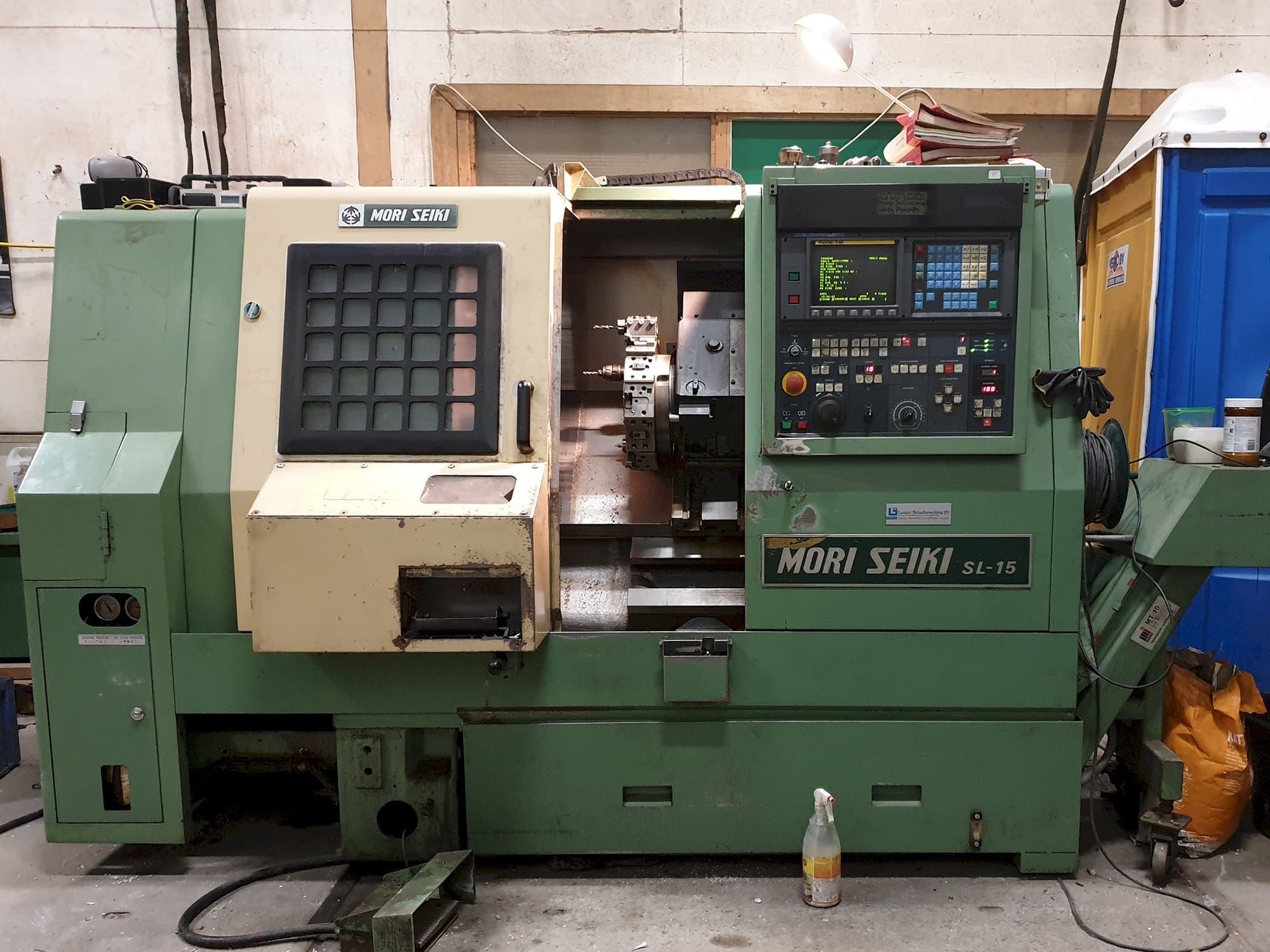 Vooraanzicht  van MORI SEIKI SL-15 machine