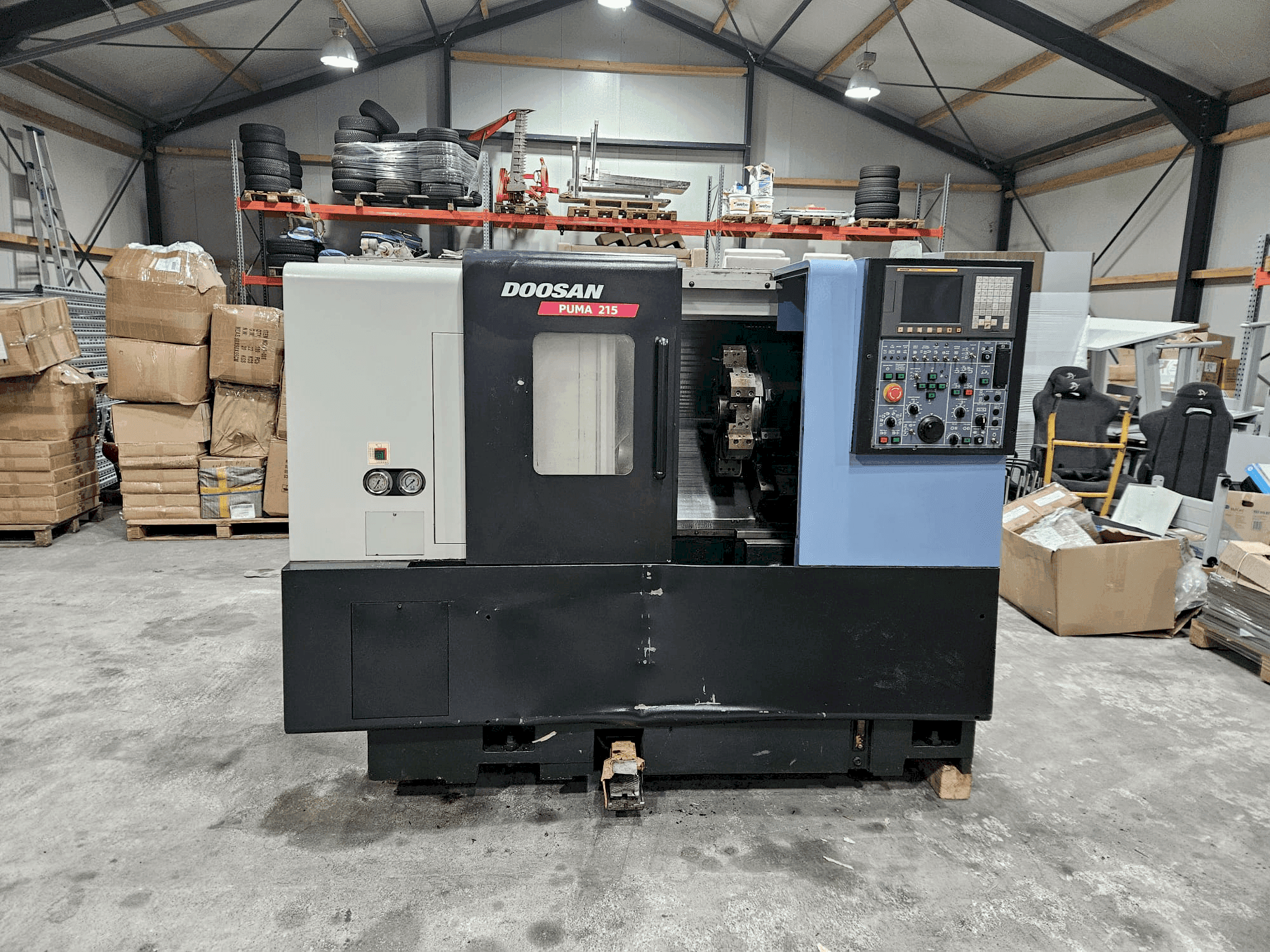 Vooraanzicht  van DOOSAN PUMA 215  machine