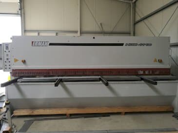 Vooraanzicht van ERMAKSAN HGD 4100x10 machine