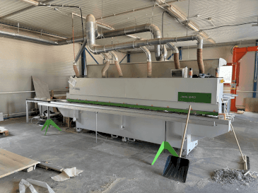 Vooraanzicht  van BIESSE Jade 240  machine