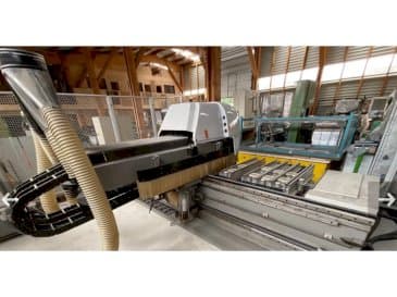 Vooraanzicht  van BIESSE Rover 321 R  machine