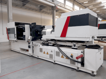 Vooraanzicht  van Milacron Elektron Evo 350  machine