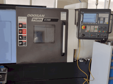 Vooraanzicht  van DOOSAN Puma GT3100  machine