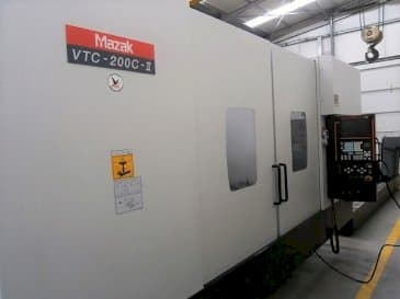 Vooraanzicht van Mazak VTC-200C machine