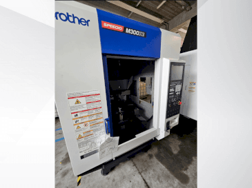 Vooraanzicht  van Brother Speedio M 300 X3  machine