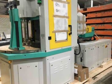 Vooraanzicht  van Arburg ALLROUNDER 1200 t 1000 - 400  machine