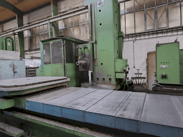 Vooraanzicht  van TOS WHN 13.8 CNC  machine