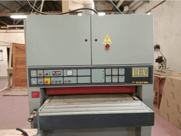 Vooraanzicht  van STETON LEV2RR  machine