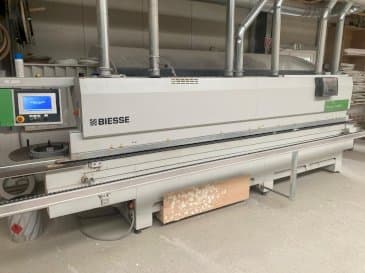 Vooraanzicht  van BIESSE AKRON 1440  machine