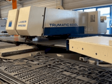 Vooraanzicht van TRUMPF Trumatic 600L machine