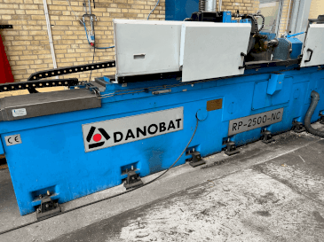 Vooraanzicht  van DANOBAT RP-2500-NC  machine