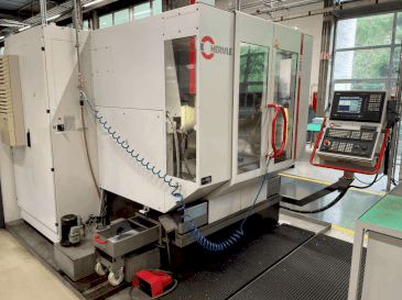 Vooraanzicht  van HERMLE C800V  machine