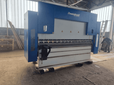 Vooraanzicht van Metallkraft GBP 31175 machine