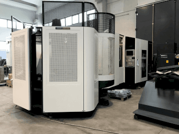 Vooraanzicht van DMG DECKEL MAHO DMC 60H Linear machine