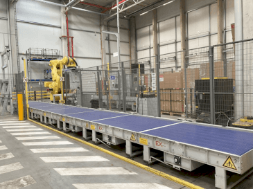 Vooraanzicht  van FANUC M-2000iA/1700L  machine