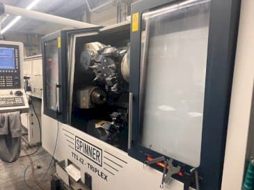 Vooraanzicht van SPINNER TTS 42 machine