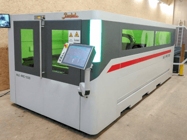 Vooraanzicht  van Baykal BLE PRO 1530  machine