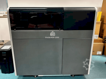 Vooraanzicht van 3DSYSTEMS projet 2500 plus machine
