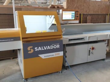 Vooraanzicht  van SALVADOR Superpush 200  machine