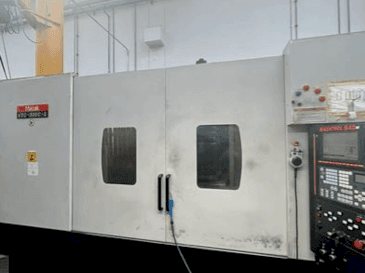 Vooraanzicht van Mazak VTC 300 (2004) machine