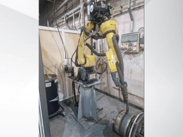 Vooraanzicht  van FANUC ARC Mate 100iC  machine