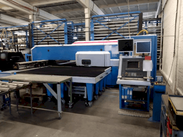 Vooraanzicht van Finn-Power F6-25 5B machine