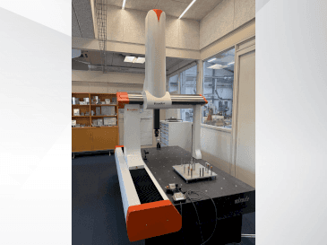 Vooraanzicht  van LEADER Miracle NC8157  machine