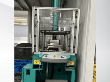 Vooraanzicht  van TOX MAG 008.261.A.001  machine