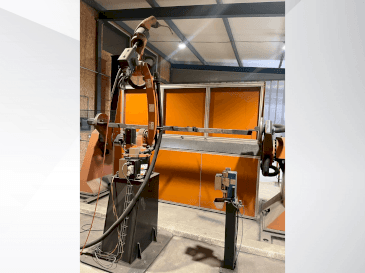Vooraanzicht  van KUKA KR8 R2100-2 arc HW  machine