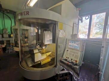 Vooraanzicht van WALTER Helitronic Power machine