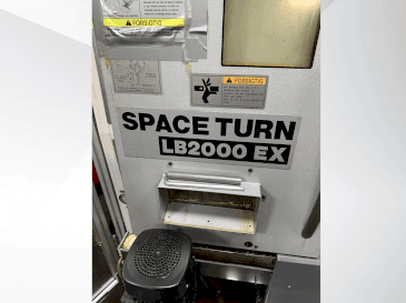 Vooraanzicht  van Okuma Space Turn LB2000 EX  machine