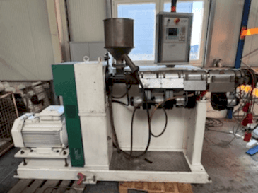 Vooraanzicht  van KUHNE KS45-24D  machine