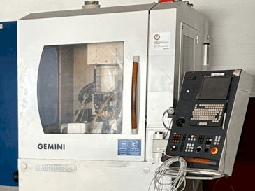 Vooraanzicht  van Schneeberger MRG Gemini  machine