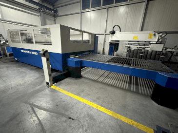 Vooraanzicht van TRUMPF LoadMaster machine
