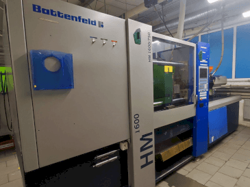 Vooraanzicht  van Battenfeld HM 1600/750  machine