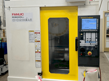 Vooraanzicht van FANUC Robodrill D21MiA5 machine